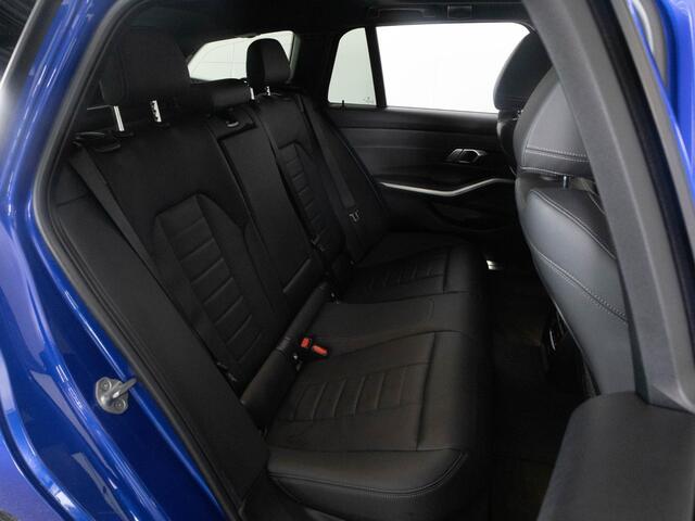 BMW 3-SERIE 330i 260 PK xDrive M-Sport | LED Laserlicht | Panoramadak | Head-Up | Memory Sport Zetels | Trekhaak | 20 Inch Velgen |