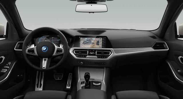 BMW 3-SERIE Touring 330e M-Sport | Panoramadak | Head Up | Elektr. Trekhaak