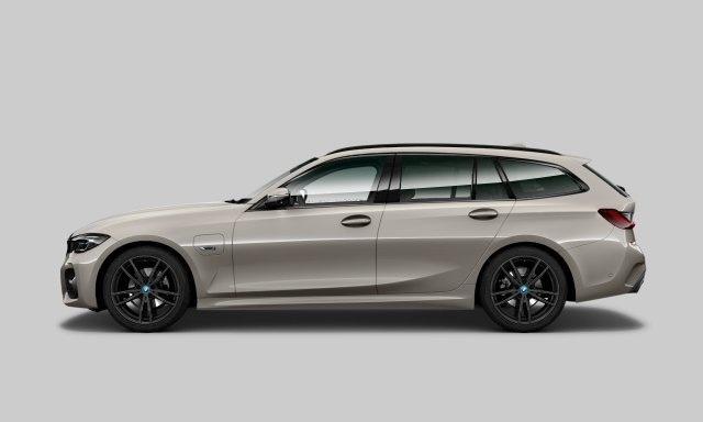 BMW 3-SERIE Touring 330e M-Sport | Panoramadak | Head Up | Elektr. Trekhaak