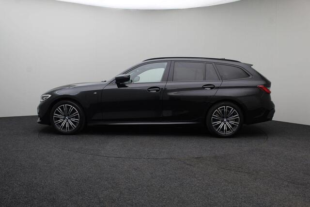 BMW 3-SERIE Touring 330e High Executive M-Sport | Plug-in | Carplay | Camera | Dealer onderh. | Leder met stoelverwarming | Trekhaak | Cruise control | Climate control | PDC | LED | Elektrische klep | M-Pakket