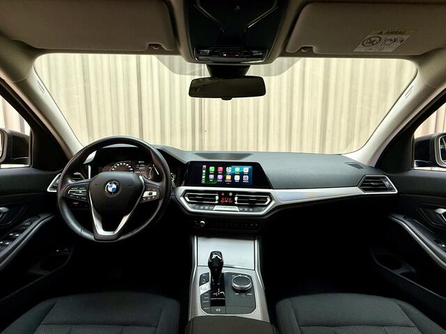 BMW 3-SERIE Touring 330e *Carplay* Dealer Onderhouden / 19'' LMV / LED / Cruise / Navigatie / ECC Clima