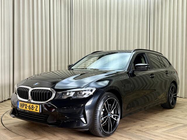 BMW 3-SERIE Touring 330e *Carplay* Dealer Onderhouden / 19'' LMV / LED / Cruise / Navigatie / ECC Clima