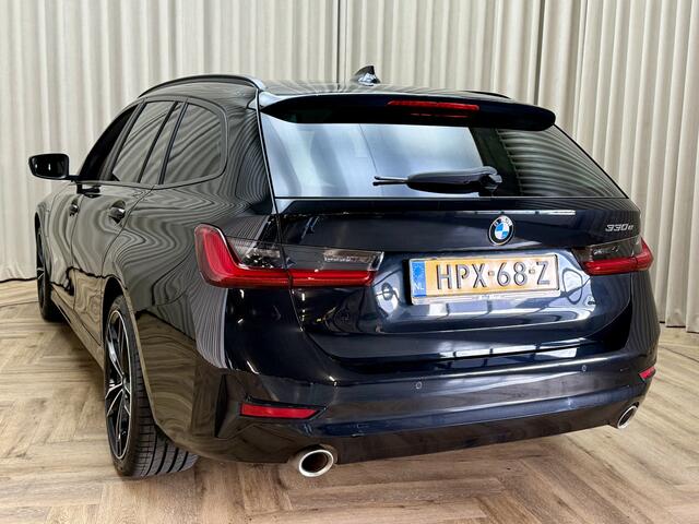 BMW 3-SERIE Touring 330e *Carplay* Dealer Onderhouden / 19'' LMV / LED / Cruise / Navigatie / ECC Clima