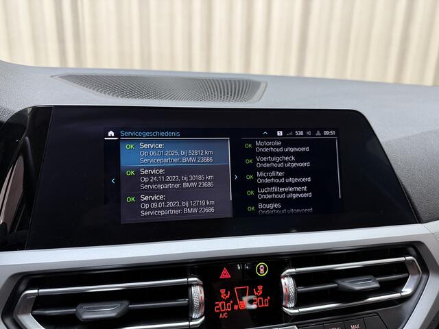 BMW 3-SERIE Touring 330e *Carplay* Dealer Onderhouden / 19'' LMV / LED / Cruise / Navigatie / ECC Clima