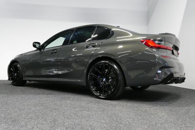 BMW 3-SERIE 330e M-Sport / M340i Diffuser / Black Diamond M Grill / M340i M Sport bumper pakket / BMW Laserlight / Schuif-/kanteldak / Head-up Display / Stoelverwarming / Apple Carplay - Android Auto / Keyless / M onderstel / Sportstoelen / Dodehoek detectie / Stuurw