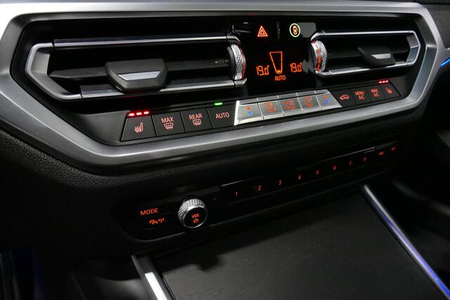 BMW 3-SERIE 330e M-Sport / M340i Diffuser / Black Diamond M Grill / M340i M Sport bumper pakket / BMW Laserlight / Schuif-/kanteldak / Head-up Display / Stoelverwarming / Apple Carplay - Android Auto / Keyless / M onderstel / Sportstoelen / Dodehoek detectie / Stuurw