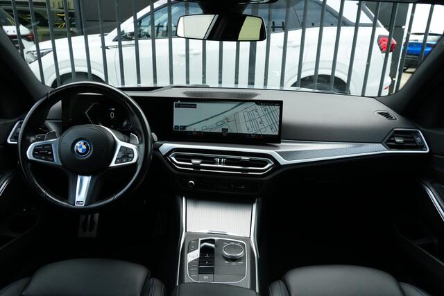 BMW 3-SERIE Touring 320e M-Sport 204pk Panoramadak/Stoelverwarming/Camera