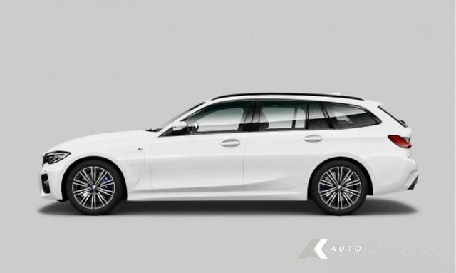 BMW 3-SERIE 330e xDrive M Sport | Shadow | Trekhaak | HIFI |DAB | 18 Inch |