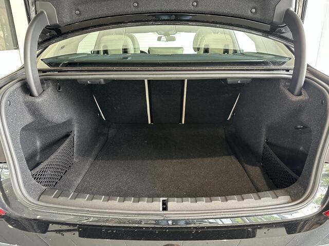 BMW 3-SERIE 330i High Executive Edition AUTOMAAT | TREKHAAK | APPLE CARPLAY/ANDROID AUTO | !COMPLETE AUTO!