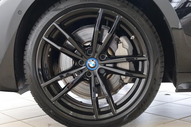 BMW 3-SERIE Touring 330e xDrive M Sportpakket | Laserlight | Head-Up Display | Elektr. Trekhaak