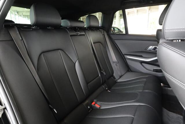 BMW 3-SERIE Touring 330e xDrive M Sportpakket | Laserlight | Head-Up Display | Elektr. Trekhaak