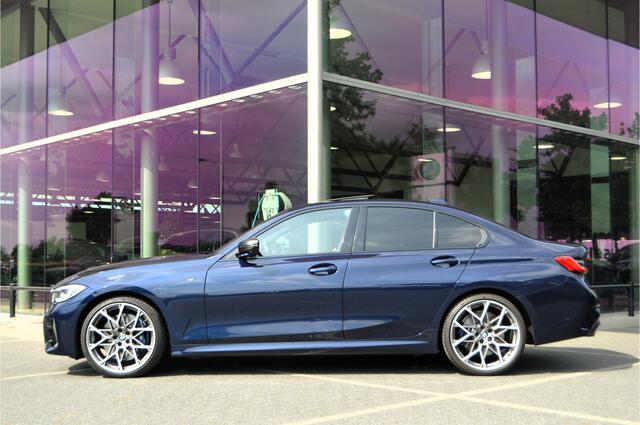BMW 3-SERIE M340i xDrive High Executive M Sport Automaat / 20"LM-velgen / Panoramadak / Parking Plus / Laserlight / Head-up Display / Comfort Acces / Harman Kardon