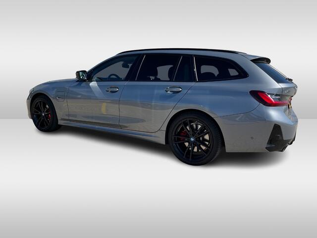 BMW 3-SERIE Touring 330e xDrive / Pano / Head up / Harman kardon / Navigatie / Zwenkbare trekhaak / 360 Camera /