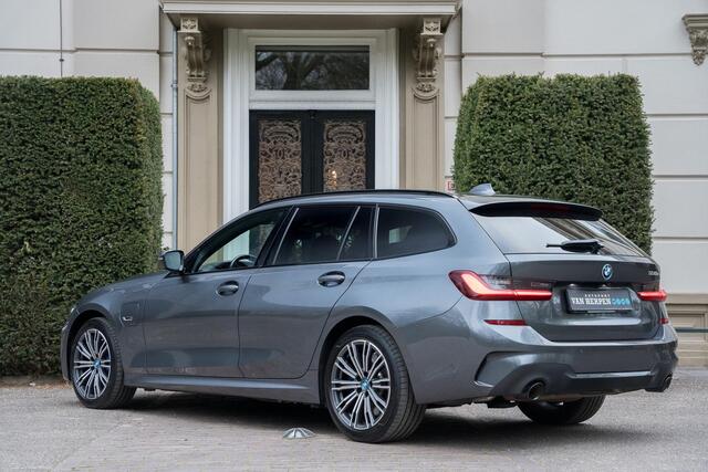 BMW 3-SERIE Touring 330e M-Sport TREKHAAK | ACC | LASER | 360 CAM | HUD | ADAPTIEF ONDERSTEL