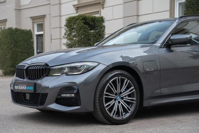 BMW 3-SERIE Touring 330e M-Sport TREKHAAK | ACC | LASER | 360 CAM | HUD | ADAPTIEF ONDERSTEL