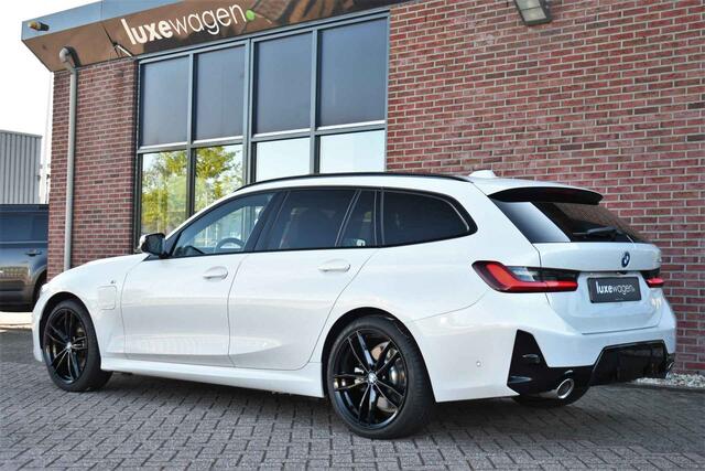 BMW 3-SERIE Touring 330e M-Sport Pano ACC El-zetel HUD 19inch Camera Adp-onderstel