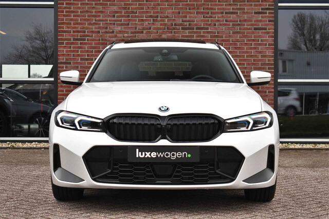 BMW 3-SERIE Touring 330e M-Sport Pano ACC El-zetel HUD 19inch Camera Adp-onderstel