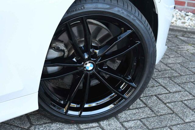 BMW 3-SERIE Touring 330e M-Sport Pano ACC El-zetel HUD 19inch Camera Adp-onderstel