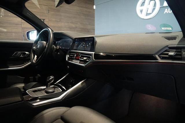 BMW 3-SERIE Touring 318i High Executive *INCL. BTW* + HEAD-UP / SPORTSTOEL / 19'' LMV
