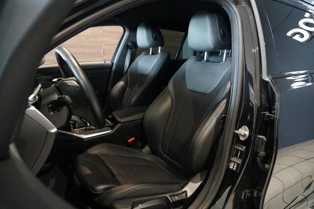 BMW 3-SERIE Touring 318i High Executive *INCL. BTW* + HEAD-UP / SPORTSTOEL / 19'' LMV