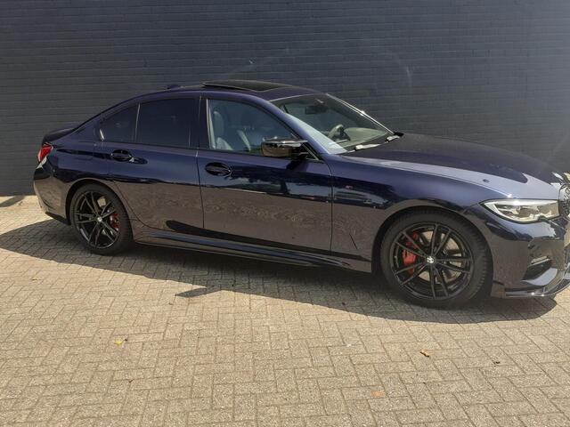 BMW 3-SERIE 318i High Executive M-Styling/Leder/Panorama-Dak/Frontsplitter/Harman Kardon/Virtual Cockpitt