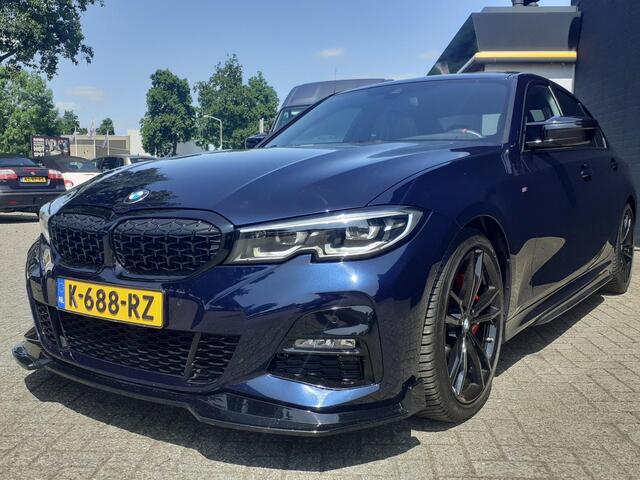 BMW 3-SERIE 318i High Executive M-Styling/Leder/Panorama-Dak/Frontsplitter/Harman Kardon/Virtual Cockpitt