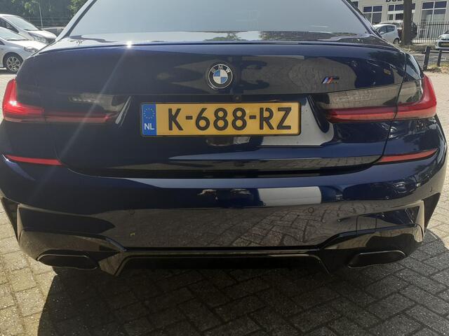 BMW 3-SERIE 318i High Executive M-Styling/Leder/Panorama-Dak/Frontsplitter/Harman Kardon/Virtual Cockpitt