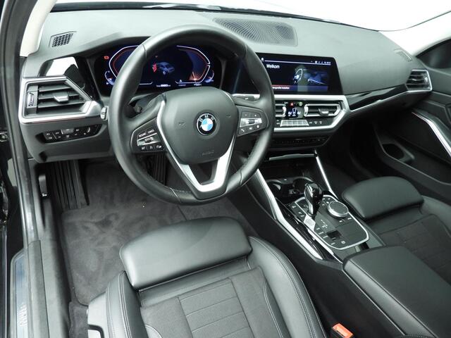 BMW 3-SERIE Sedan 320i | LED | Navigatie | Sportstoelen | Shadow line | Clima | DAB | Alu 17 inch