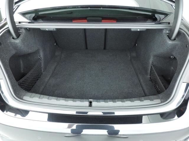 BMW 3-SERIE Sedan 320i | LED | Navigatie | Sportstoelen | Shadow line | Clima | DAB | Alu 17 inch