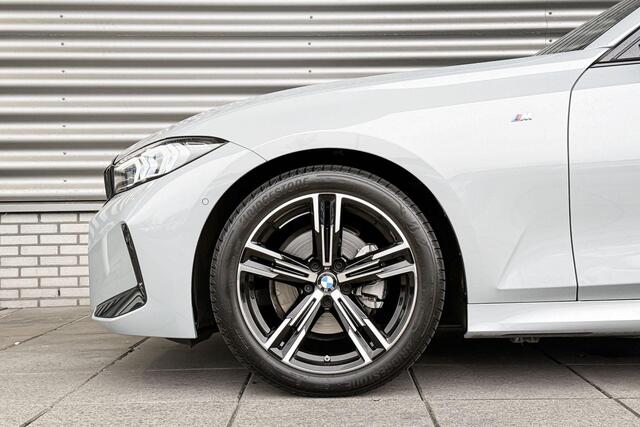 BMW 3-SERIE Sedan 320i Driving Assistant / M Sport / Innovation Pack / Selections 2500