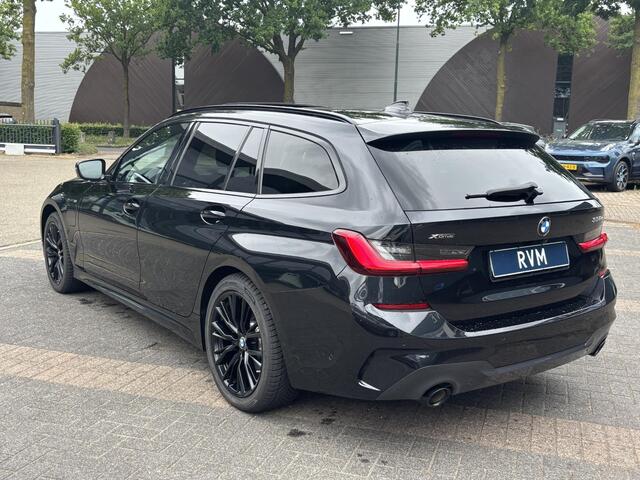 BMW 3-SERIE Touring 330e M SPORT | LASER LED | 360 CAMERA | ELECTR STOELEN | LEDER | HEAD UP | PANORAMADAK| DODE HOEK | STUURWIEL EN STOEL VERW. | TREKHAAK | DEALER ONDERHOUDEN