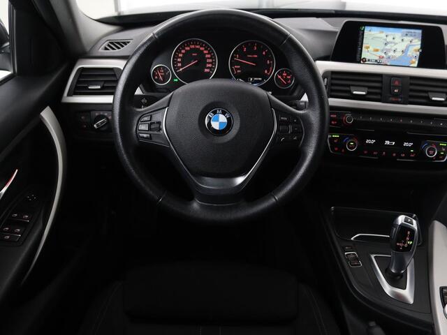 BMW 3-SERIE 320d | Stoelverwarming | Trekhaak | Full LED | Navigatie | Sportstoelen | Climate control | Bluetooth | Parkeerhulp | Cruise control