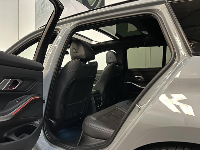BMW 3-SERIE Touring 330e 292pk M-Sport-Pro | Carbon | ACC | Stuurverw. | M50 jahre | M340 Bumper en uitlaat | E.TH 1500kg | Pano | Camera | Dab+ | Adaptieve Cruise Control | Ambiance | Lane & Side Assist | Apple & Android Carplay | Fabrieksgarantie.
