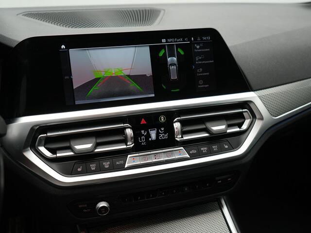 BMW 3-SERIE Touring 320e M Sport Plug In Hybrid Dealer O.H PHEV | Alcantara Sportstoelen Verwarmd | 19"L.M | Keyless | Camera | Parkassist | Apple Carplay | Sfeerverlichting | Navi Full Map |
