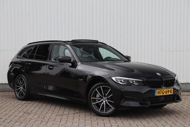 BMW 3-SERIE Touring 330e M-Sport 292pk | Adap. Cruise | Panoramadak | Navigatie | Stoel-/Stuurverwarming | Camera | Sfeerverlichting