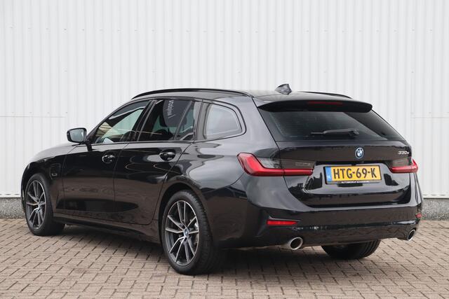 BMW 3-SERIE Touring 330e M-Sport 292pk | Adap. Cruise | Panoramadak | Navigatie | Stoel-/Stuurverwarming | Camera | Sfeerverlichting