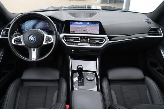 BMW 3-SERIE Touring 330e M-Sport 292pk | Adap. Cruise | Panoramadak | Navigatie | Stoel-/Stuurverwarming | Camera | Sfeerverlichting