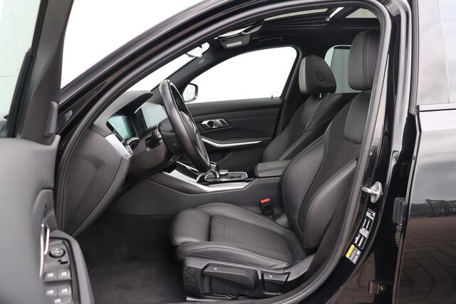 BMW 3-SERIE Touring 330e M-Sport 292pk | Adap. Cruise | Panoramadak | Navigatie | Stoel-/Stuurverwarming | Camera | Sfeerverlichting