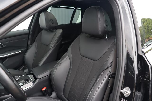 BMW 3-SERIE Touring 330e M-Sport 292pk | Adap. Cruise | Panoramadak | Navigatie | Stoel-/Stuurverwarming | Camera | Sfeerverlichting