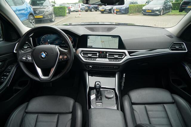 BMW 3-SERIE 318i High Executive + SCHUIFDAK / LASERLIGHT / LEDER / TREKHAAK