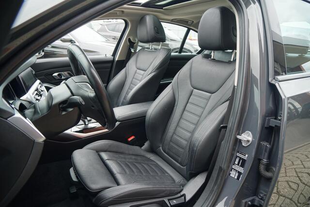 BMW 3-SERIE 318i High Executive + SCHUIFDAK / LASERLIGHT / LEDER / TREKHAAK
