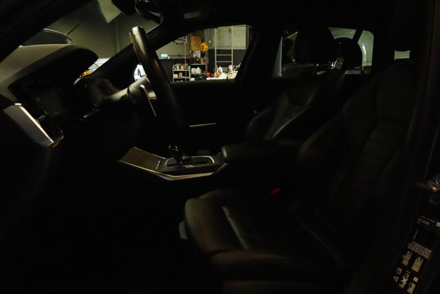 BMW 3-SERIE Touring M340i xDrive High Executive 374pk Panoramadak/Stoelverwarming/Camera