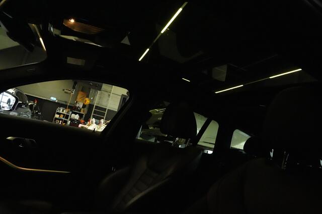 BMW 3-SERIE Touring M340i xDrive High Executive 374pk Panoramadak/Stoelverwarming/Camera