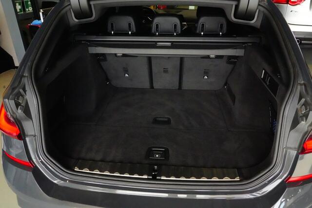 BMW 3-SERIE Touring M340i xDrive High Executive 374pk Panoramadak/Stoelverwarming/Camera