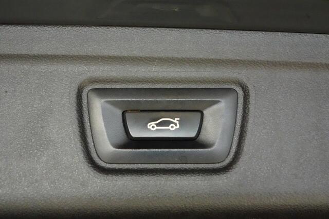 BMW 3-SERIE Touring M340i xDrive High Executive 374pk Panoramadak/Stoelverwarming/Camera