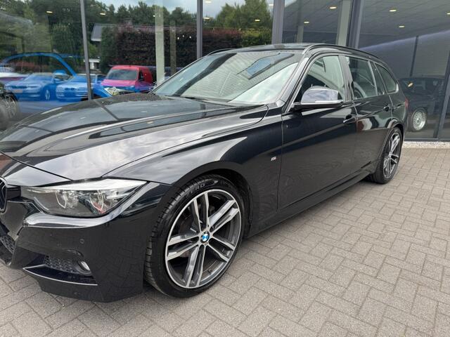 BMW 3-SERIE 320i Touring M-Sport ShadowExe,NaviPro,Pano,SportBak,Leer,Carplay