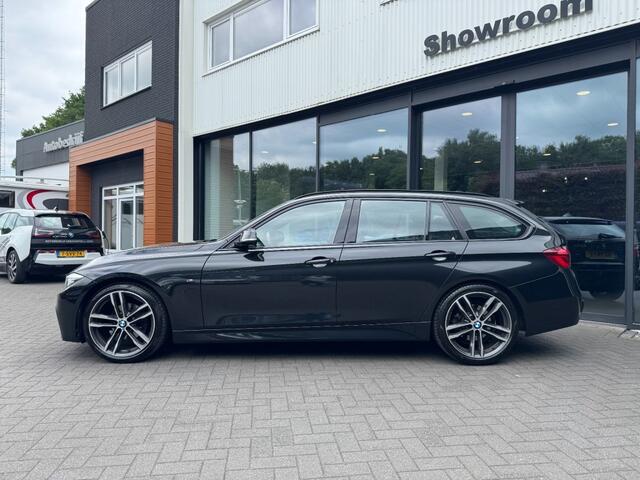 BMW 3-SERIE 320i Touring M-Sport ShadowExe,NaviPro,Pano,SportBak,Leer,Carplay