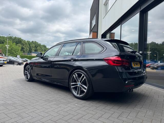 BMW 3-SERIE 320i Touring M-Sport ShadowExe,NaviPro,Pano,SportBak,Leer,Carplay