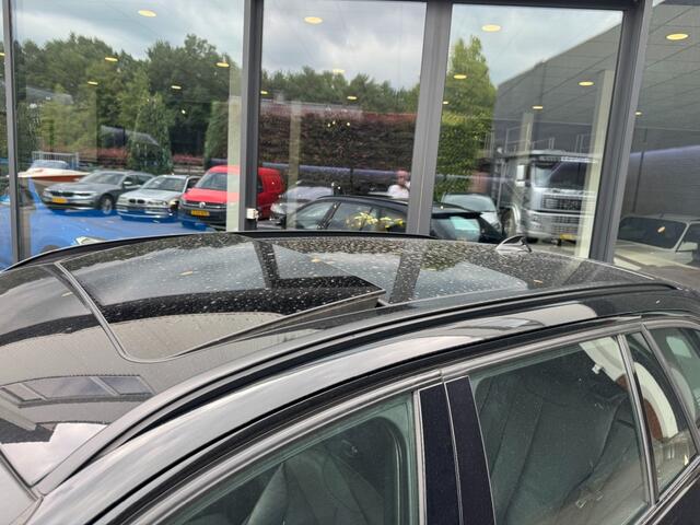 BMW 3-SERIE 320i Touring M-Sport ShadowExe,NaviPro,Pano,SportBak,Leer,Carplay