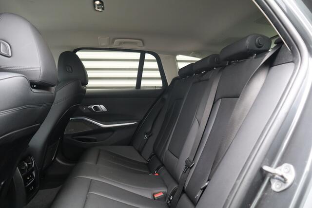 BMW 3-SERIE Touring 330e Sportline Harman Kardon / Camera / Trekhaak /